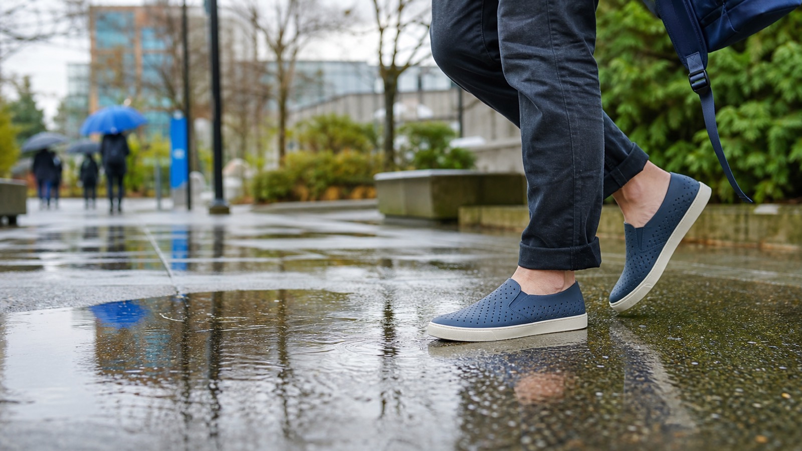2026 People Footwear 推薦：下雨天、校園通勤與休閒穿搭怎麼買