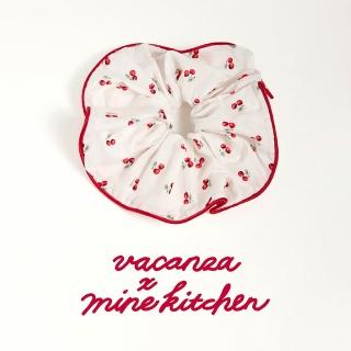 【vacanza】mine kitchen 聯名｜櫻桃 大腸圈 (髮飾 髮束 生日禮物)，圖片來源：momo 商品頁 / 假期國際有限公司