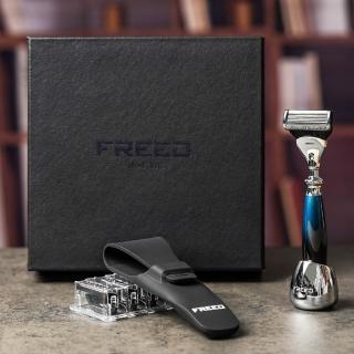 【FREED】免費客製化刻字 一周年紀念款尊爵四件組刮五刀式鬍刀禮盒 - 銀河藍(獨家紳士客製禮盒) 生日禮物 男友禮物 父親節禮物，圖片來源：momo 商品頁 / 永利國際有限公司