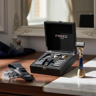 【FREED】免費客製化刻字 古銅系列尊爵四件組五刀式刮鬍刀禮盒 - 帝王藍(獨家紳士客製禮盒) 生日禮物 男友禮物 父親節禮物，圖片來源：momo 商品頁 / 永利國際有限公司