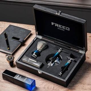 【FREED】免費客製化刻字服務 一週年紀念款-豪華四件雙刃刮鬍刀禮盒-銀河藍(獨家紳士客製禮盒) 生日禮物 男友禮物 父親節禮物，圖片來源：momo 商品頁 / 永利國際有限公司