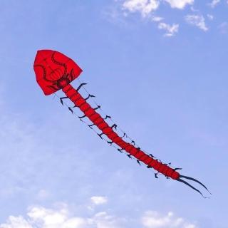 【888便利購】7米長大紅蜈蚣造型風箏（全配/附150米輪盤線），圖片來源：momo 商品頁 / 便利購企業社