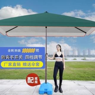 爆款熱賣 遮陽傘大型戶外擺攤四方太陽傘大號庭院傘超大商用傘大雨傘防曬傘 沙灘傘 地攤傘 大陽傘 遮陽傘 露營傘，圖片來源：momo 商品頁 / 元桀企業社